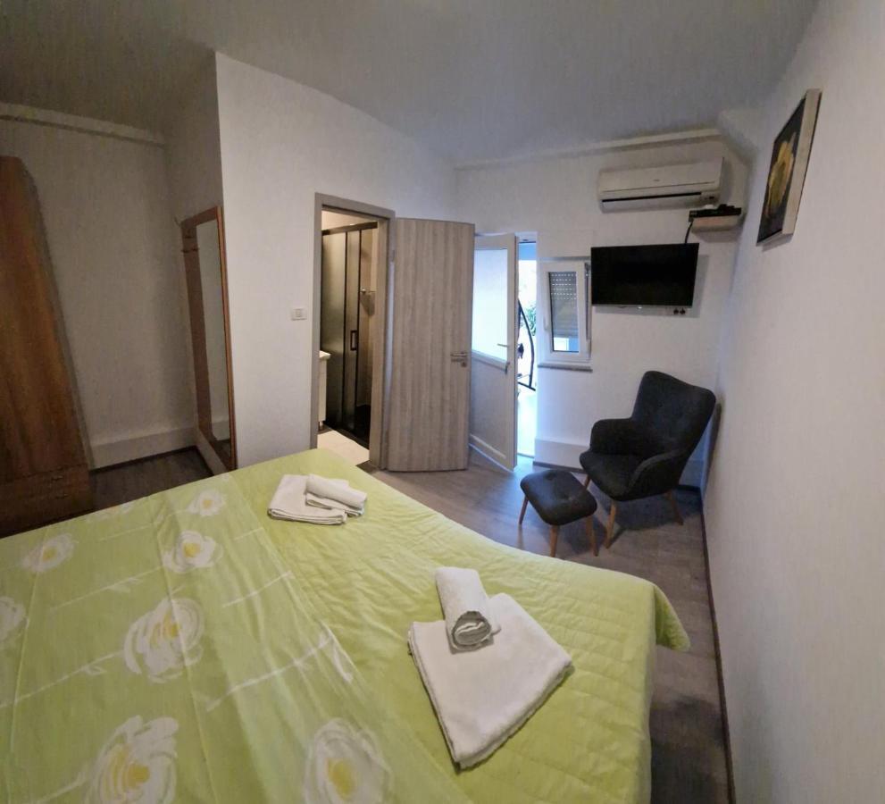 Apartments Vuceric Перой Экстерьер фото