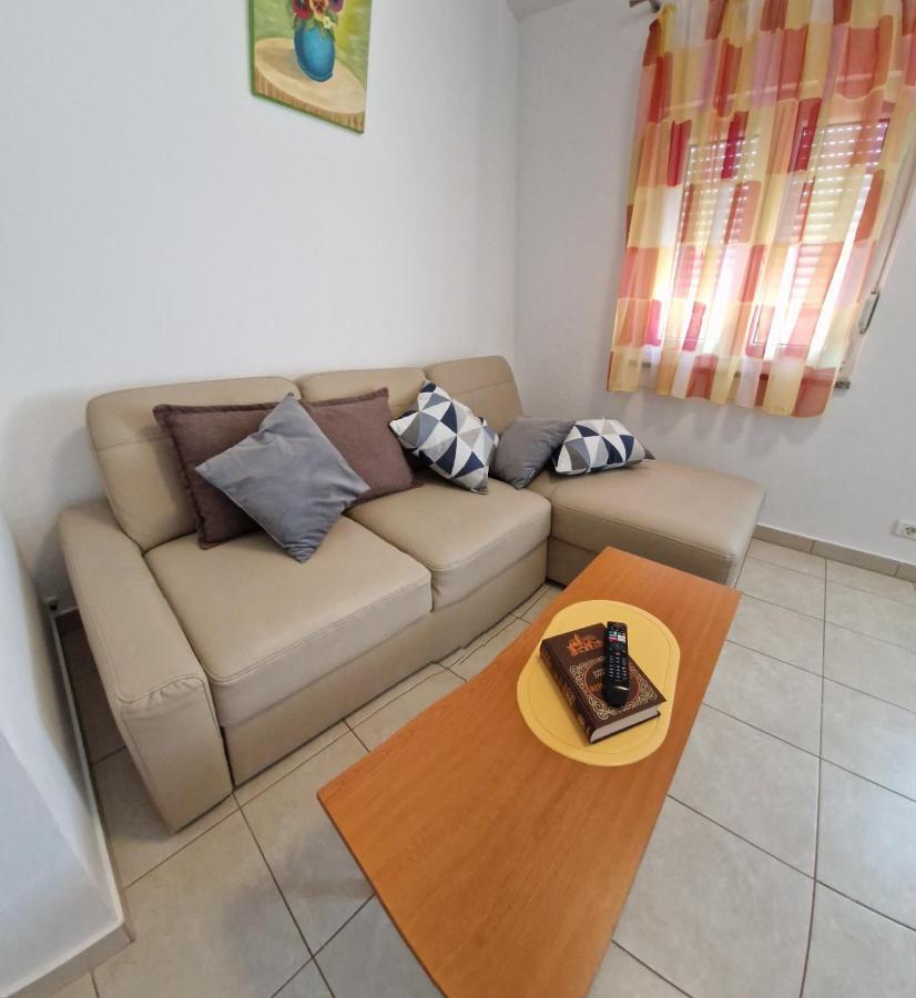 Apartments Vuceric Перой Экстерьер фото