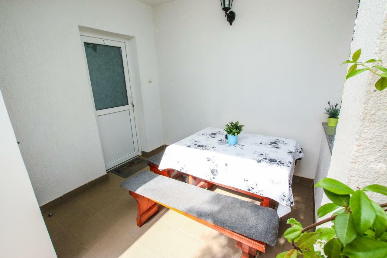 Apartments Vuceric Перой Экстерьер фото