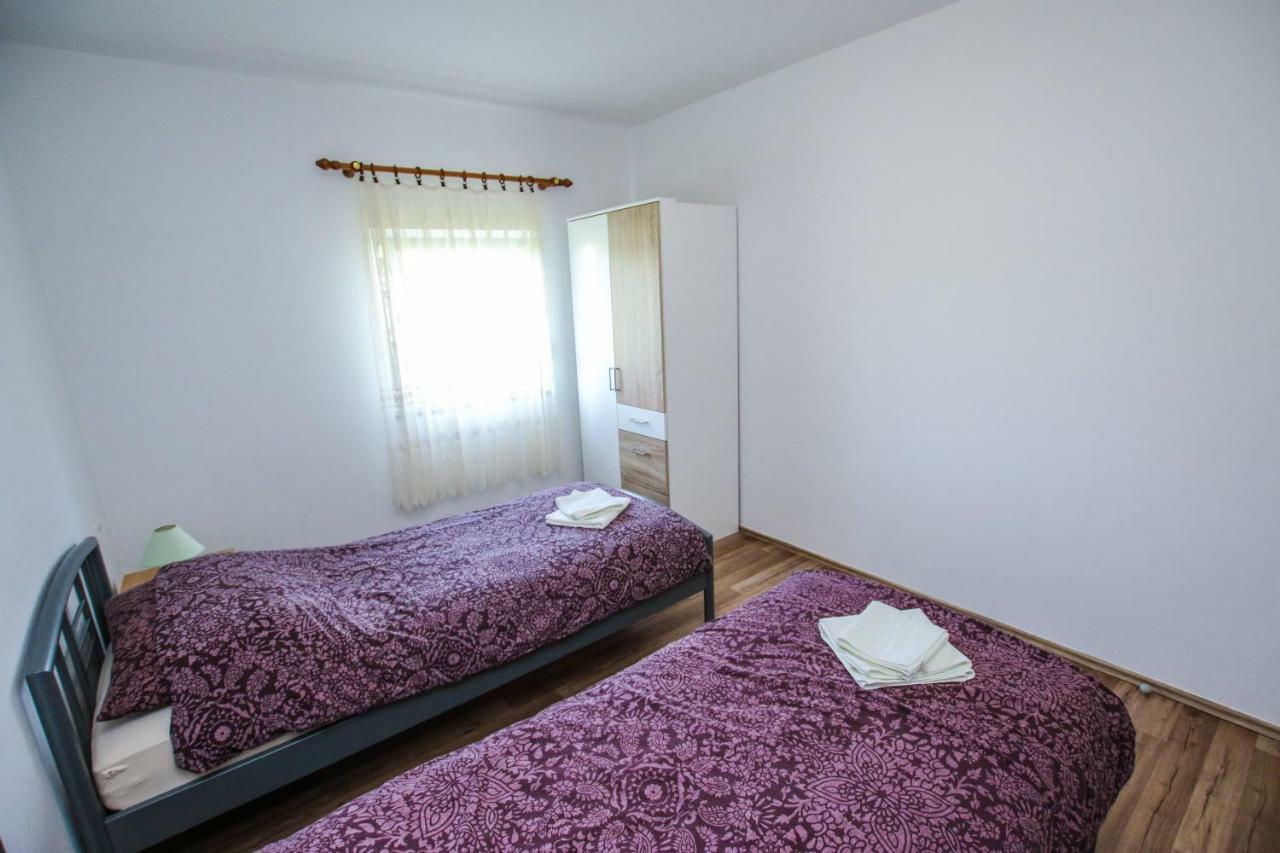 Apartments Vuceric Перой Экстерьер фото