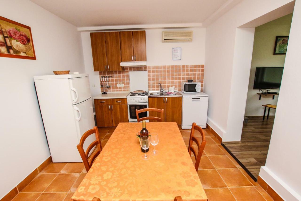 Apartments Vuceric Перой Экстерьер фото