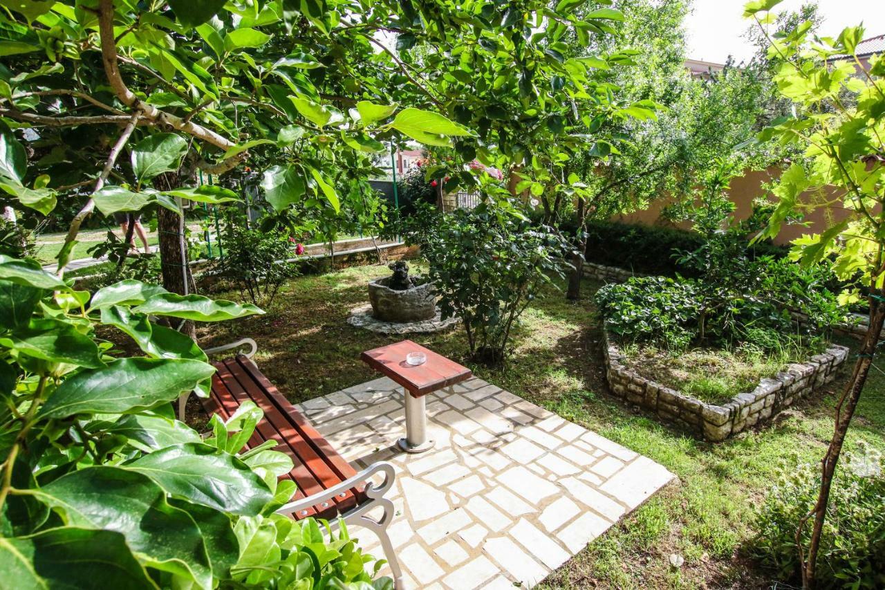 Apartments Vuceric Перой Экстерьер фото