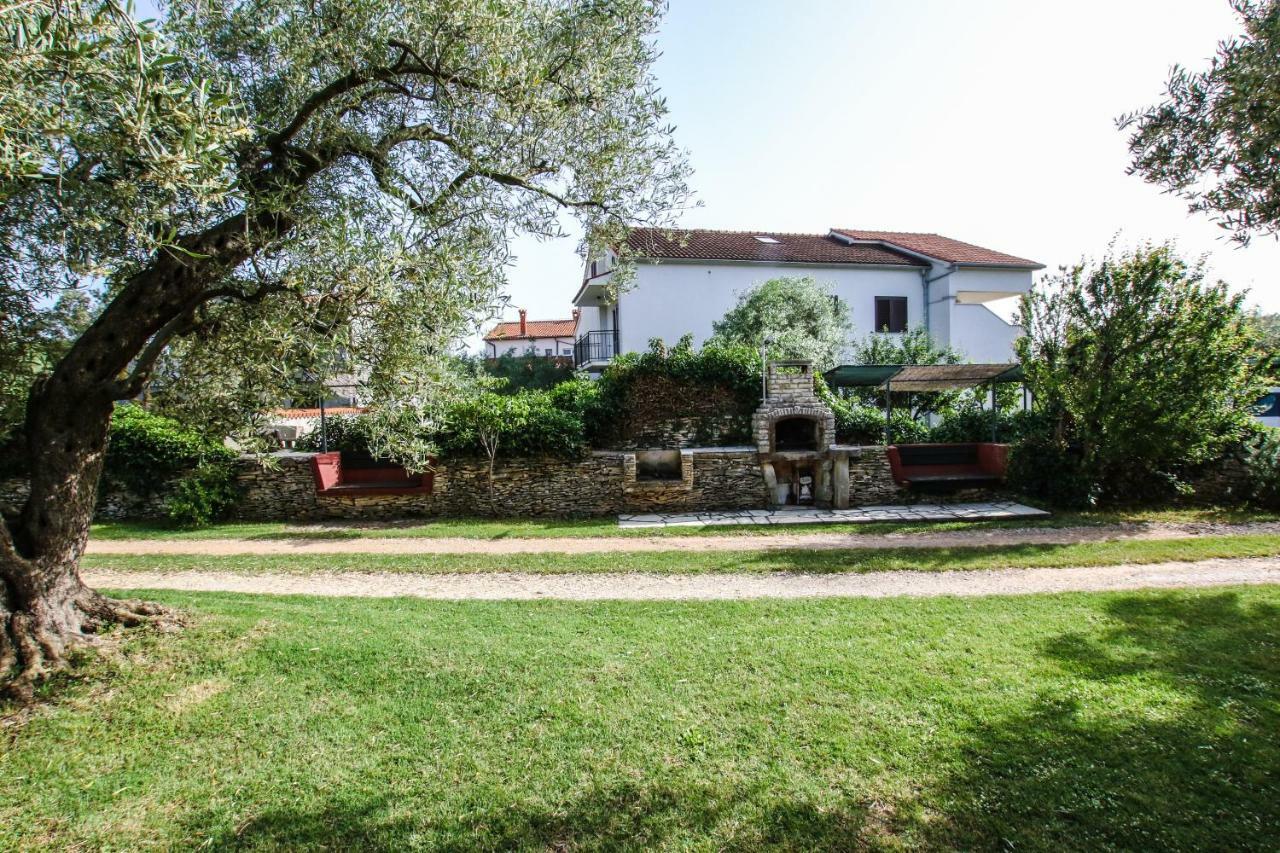 Apartments Vuceric Перой Экстерьер фото